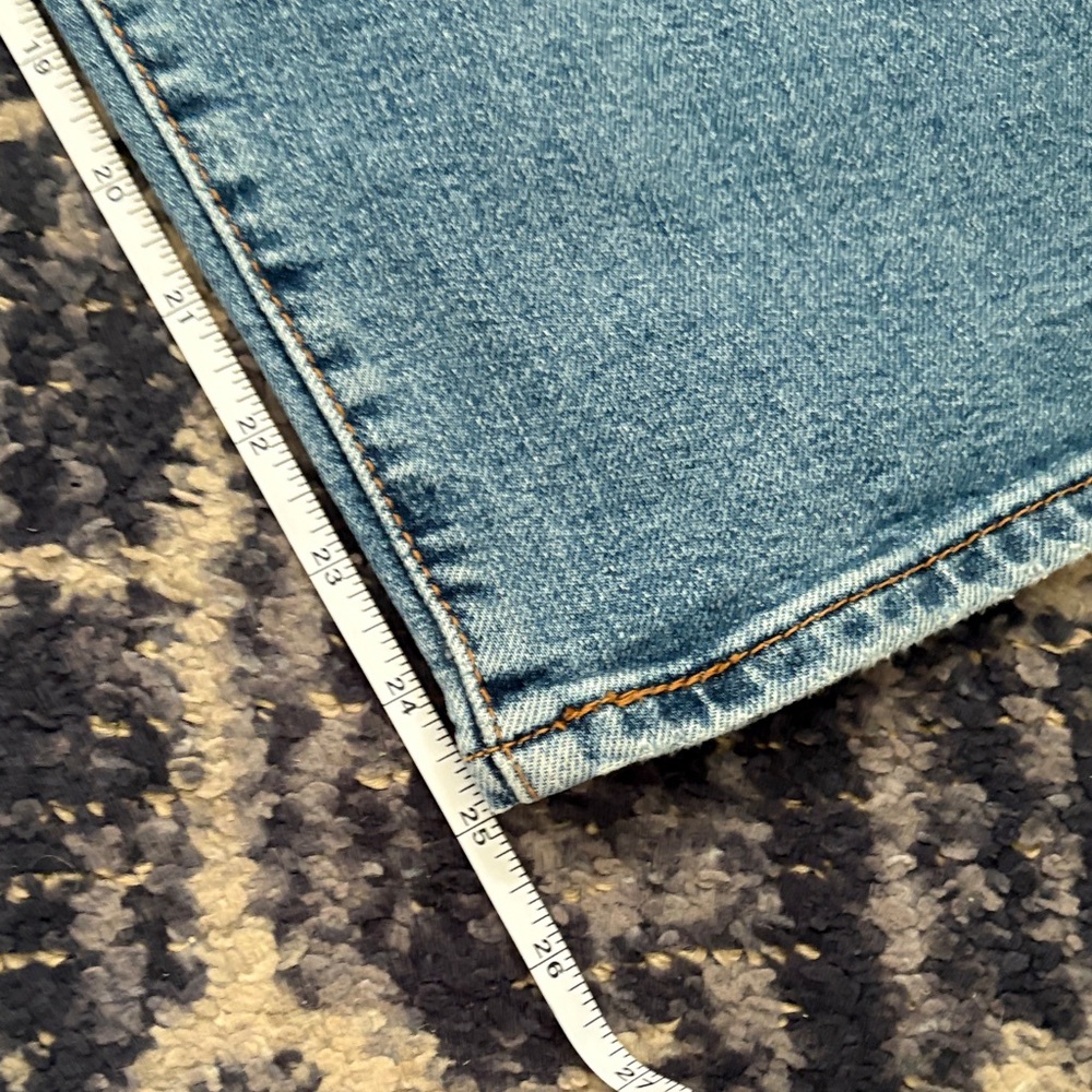 Levi's Ribcage Ankle Jeans - Picture 9 of 10